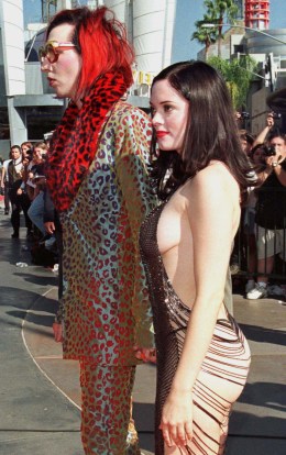 Singer Marilyn Manson (L) and actress Rose McGowan arrive for the MTV Video Music Awards September 1..